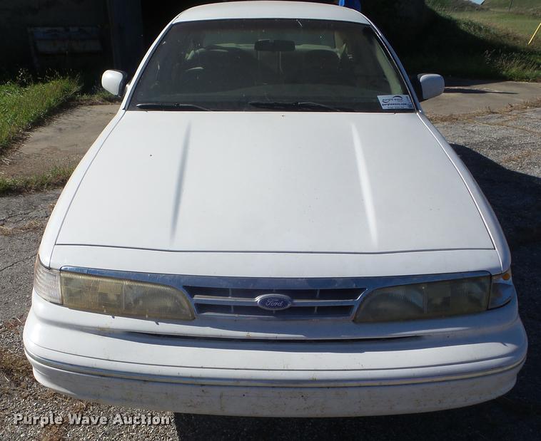 image for item L1746 1997 Ford Crown Victoria