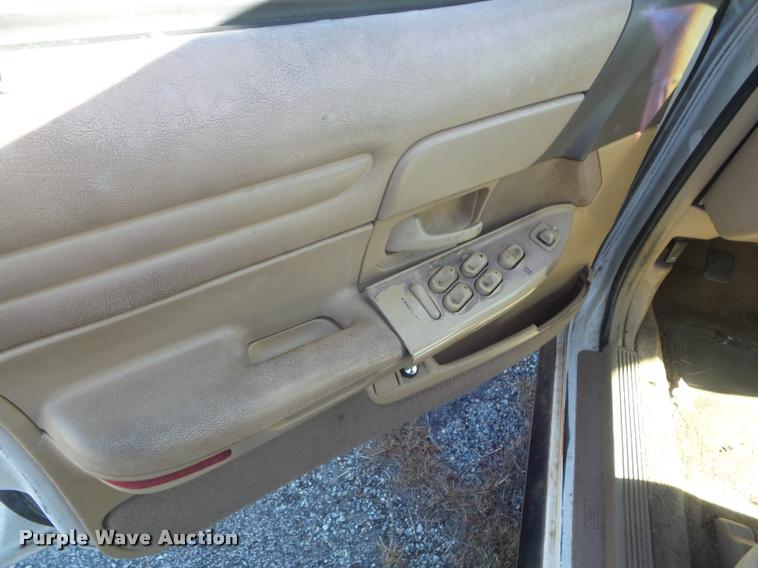 image for item L1746 1997 Ford Crown Victoria