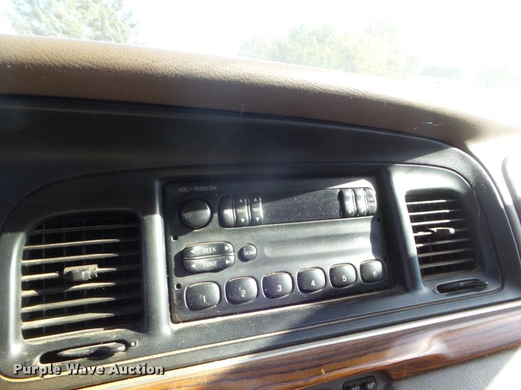 image for item L1746 1997 Ford Crown Victoria
