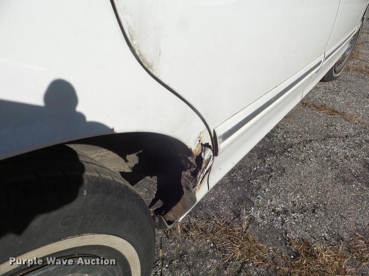 image for item L1746 1997 Ford Crown Victoria