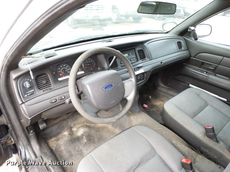 image for item L3380 2010 Ford Crown Victoria Police Interceptor