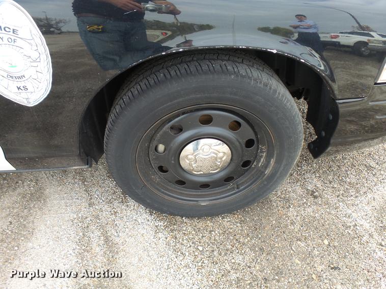 image for item L3380 2010 Ford Crown Victoria Police Interceptor