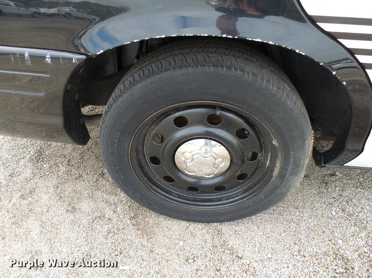 image for item L3380 2010 Ford Crown Victoria Police Interceptor