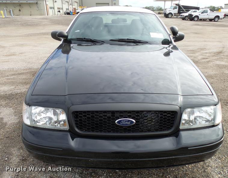image for item L3381 2010 Ford Crown Victoria Police Interceptor