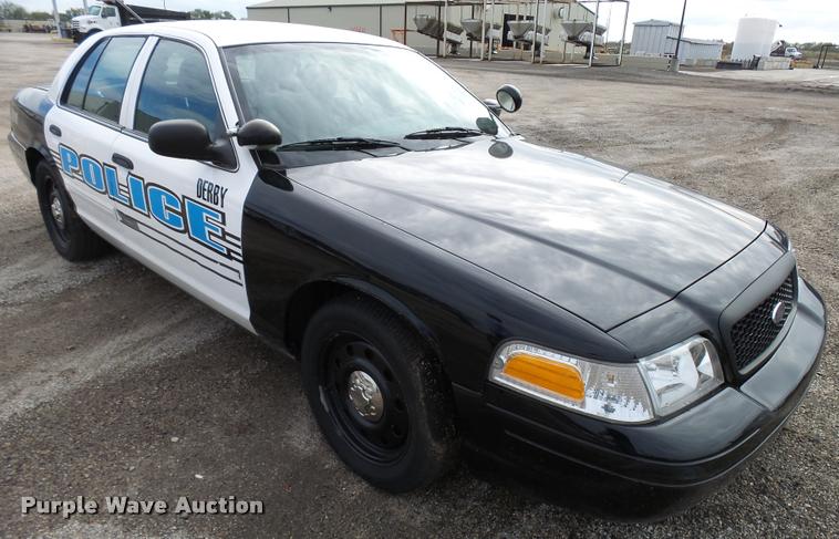 image for item L3381 2010 Ford Crown Victoria Police Interceptor
