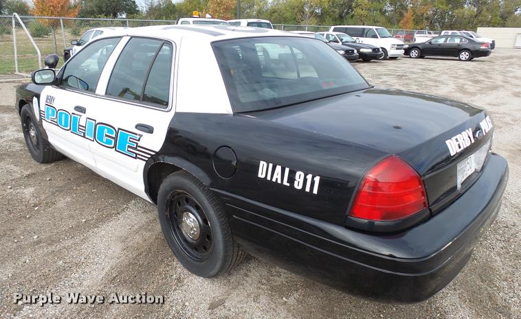 image for item L3381 2010 Ford Crown Victoria Police Interceptor