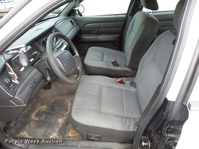 image for item L3381 2010 Ford Crown Victoria Police Interceptor