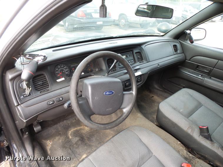 image for item L3381 2010 Ford Crown Victoria Police Interceptor