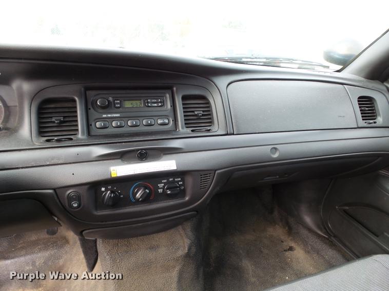 image for item L3381 2010 Ford Crown Victoria Police Interceptor