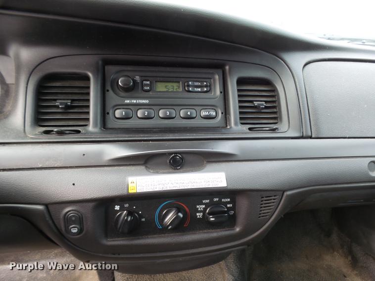 image for item L3381 2010 Ford Crown Victoria Police Interceptor