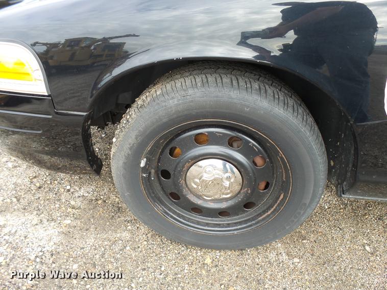 image for item L3381 2010 Ford Crown Victoria Police Interceptor