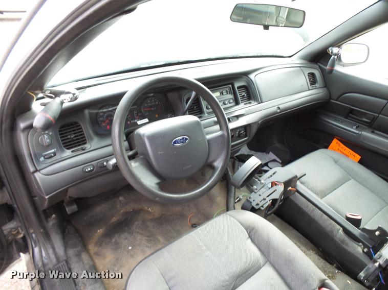 image for item L3382 2009 Ford Crown Victoria Police Interceptor