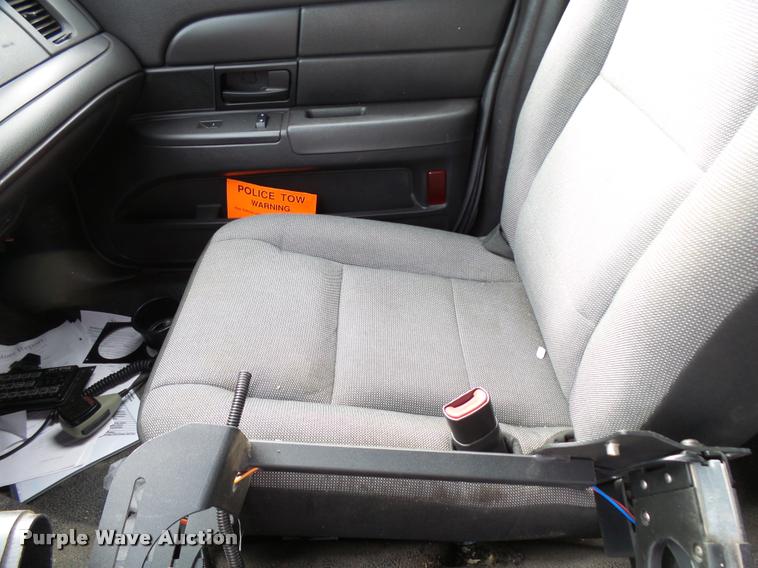 image for item L3382 2009 Ford Crown Victoria Police Interceptor