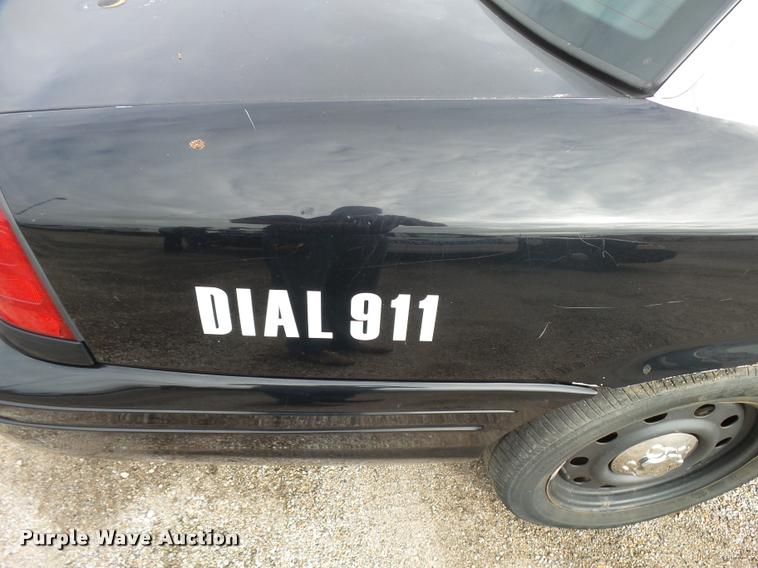 image for item L3382 2009 Ford Crown Victoria Police Interceptor