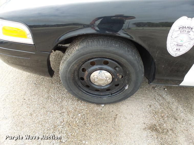 image for item L3382 2009 Ford Crown Victoria Police Interceptor