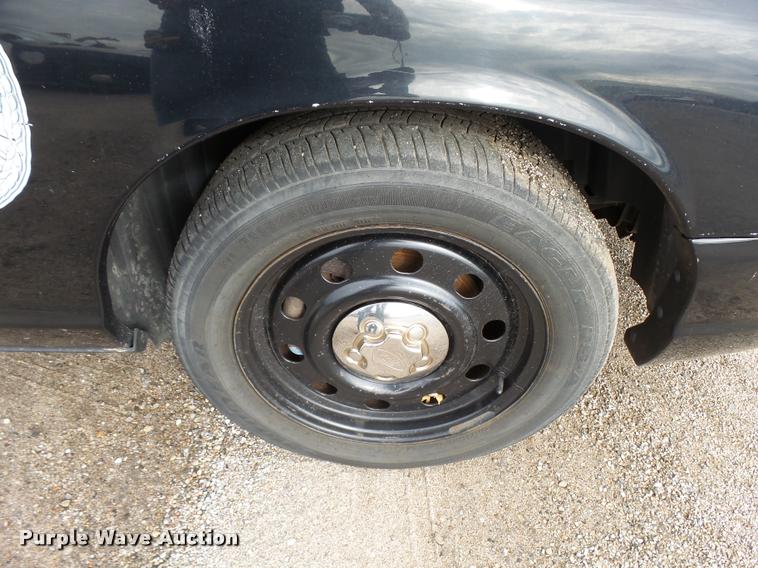 image for item L3382 2009 Ford Crown Victoria Police Interceptor