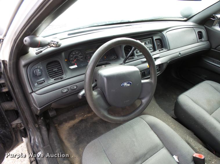 image for item L3383 2011 Ford Crown Victoria Police Interceptor