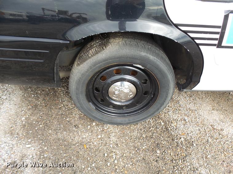 image for item L3383 2011 Ford Crown Victoria Police Interceptor