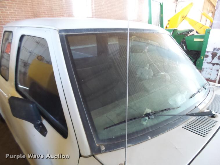 image for item L3406 1986 Ford Ranger SuperCab pickup truck