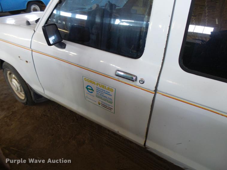 image for item L3406 1986 Ford Ranger SuperCab pickup truck
