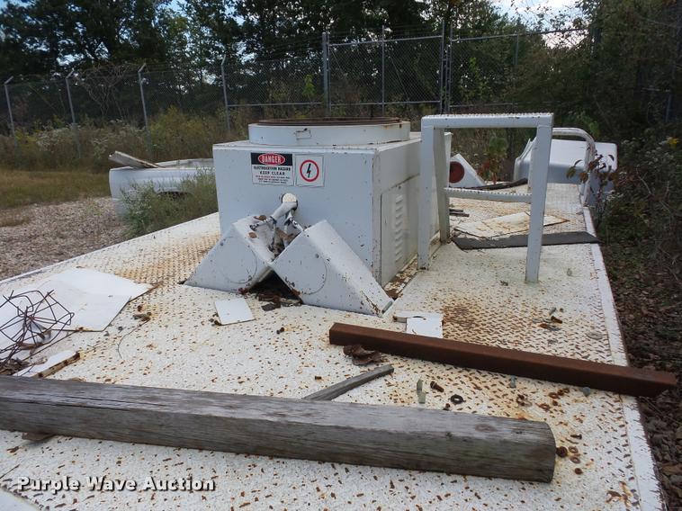 image for item L4291 12'L x 8'W bucket bed