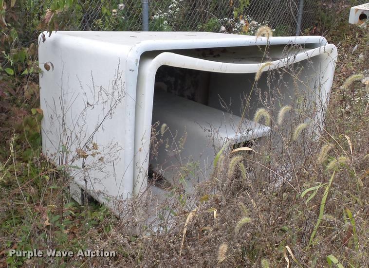 image for item L4291 12'L x 8'W bucket bed