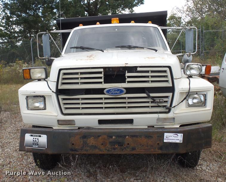 image for item L4294 1987 Ford F700 dump truck