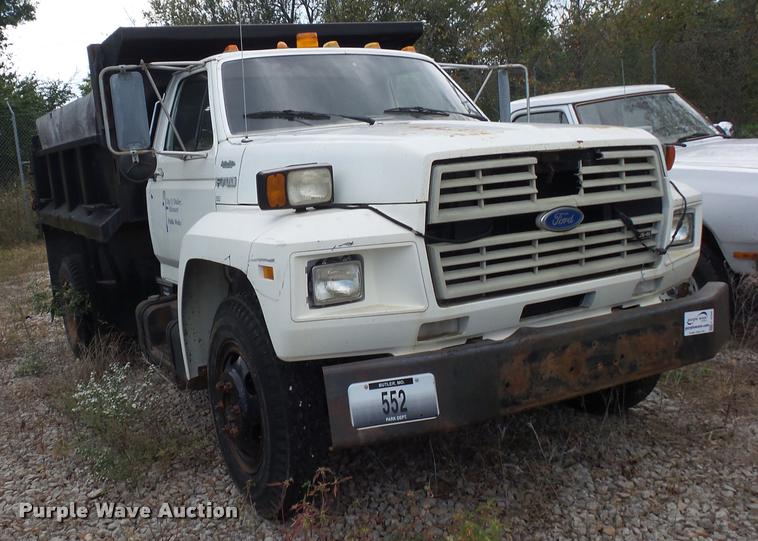 image for item L4294 1987 Ford F700 dump truck