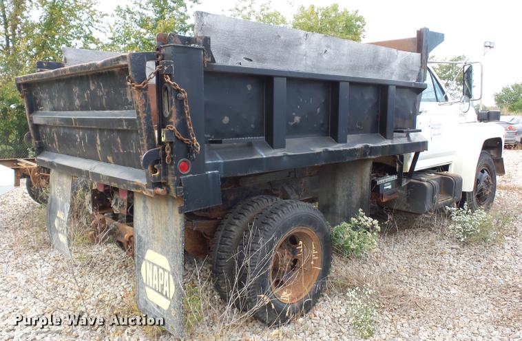 image for item L4294 1987 Ford F700 dump truck