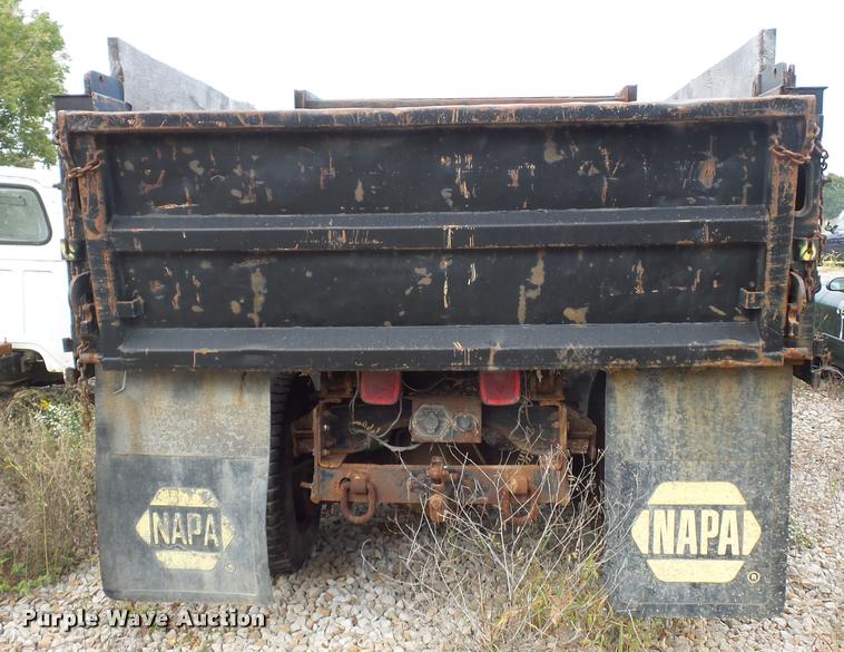 image for item L4294 1987 Ford F700 dump truck