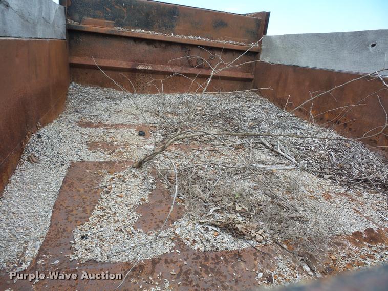 image for item L4294 1987 Ford F700 dump truck