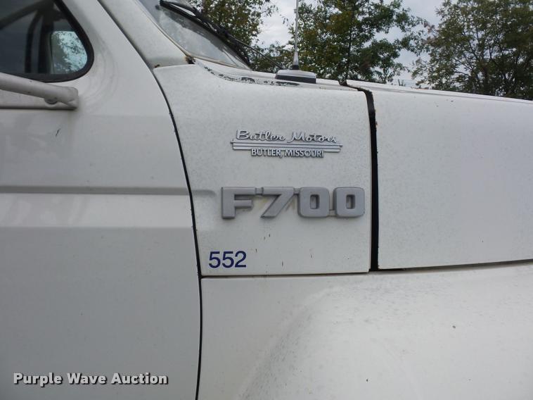 image for item L4294 1987 Ford F700 dump truck