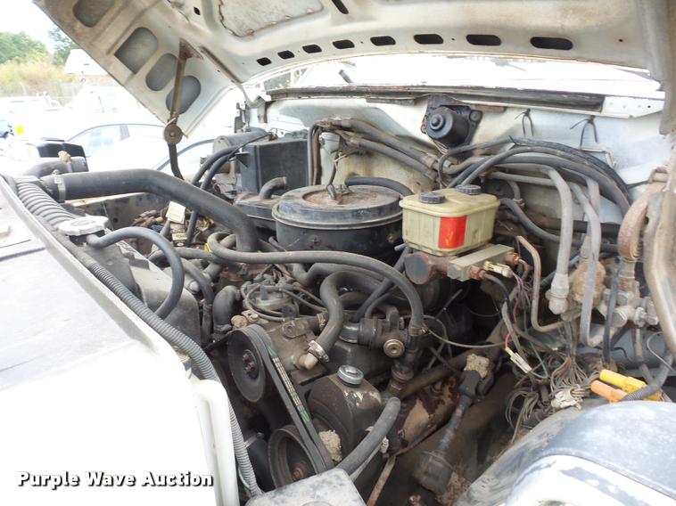 image for item L4294 1987 Ford F700 dump truck