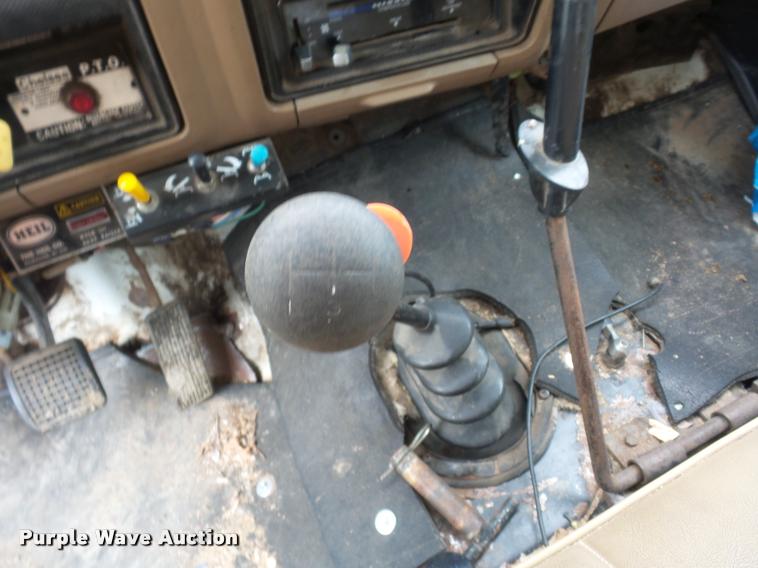 image for item L4294 1987 Ford F700 dump truck