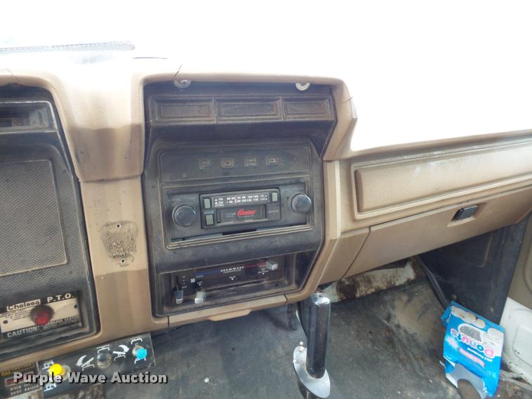 image for item L4294 1987 Ford F700 dump truck