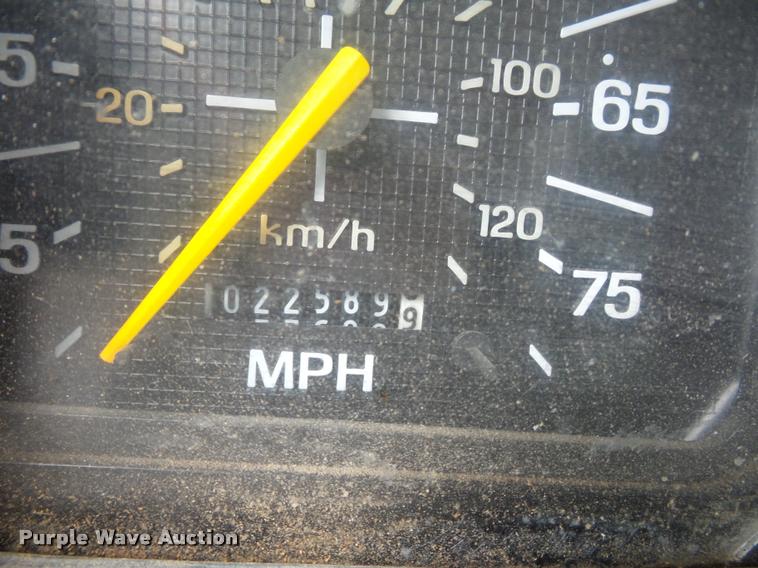 image for item L4294 1987 Ford F700 dump truck