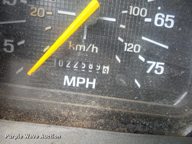 image for item L4294 1987 Ford F700 dump truck