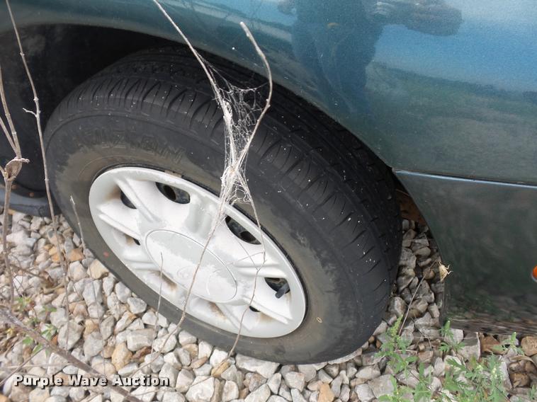 image for item L4295 1997 Ford Taurus