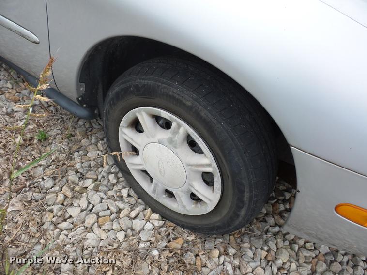 image for item L4296 1997 Ford Taurus