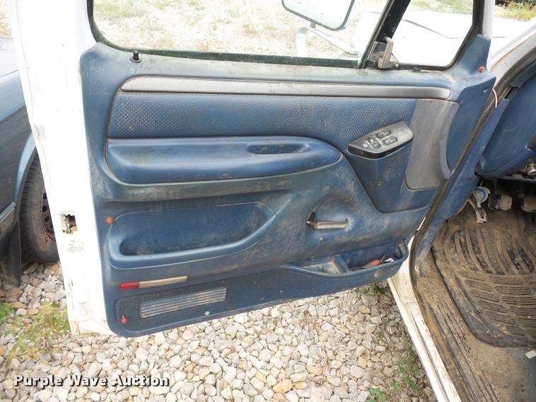 image for item L4300 1995 Ford F150 SuperCab pickup truck