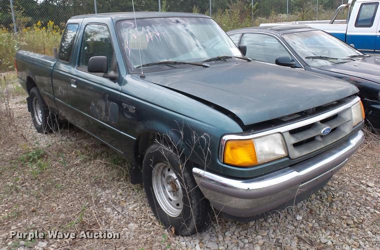 image for item L4302 1997 Ford Ranger SuperCab pickup truck