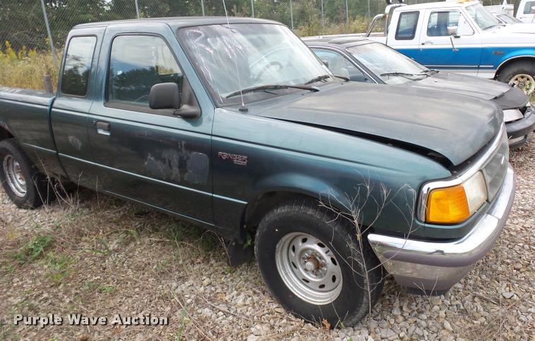 image for item L4302 1997 Ford Ranger SuperCab pickup truck