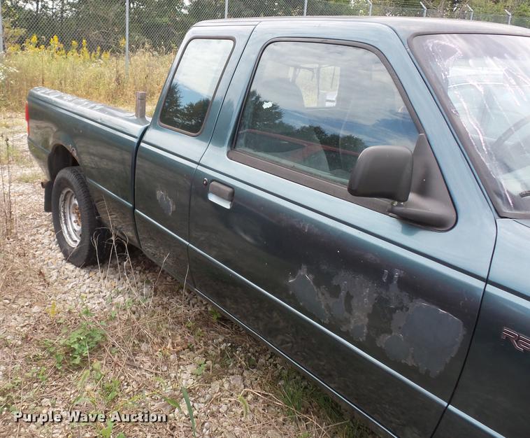 image for item L4302 1997 Ford Ranger SuperCab pickup truck
