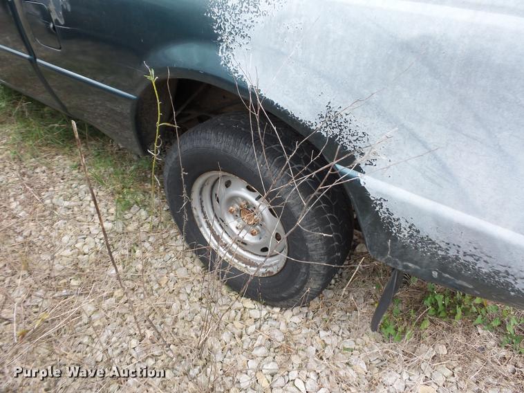 image for item L4302 1997 Ford Ranger SuperCab pickup truck