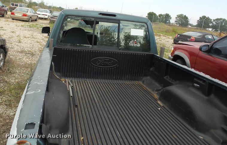 image for item L4302 1997 Ford Ranger SuperCab pickup truck