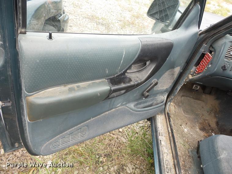 image for item L4302 1997 Ford Ranger SuperCab pickup truck