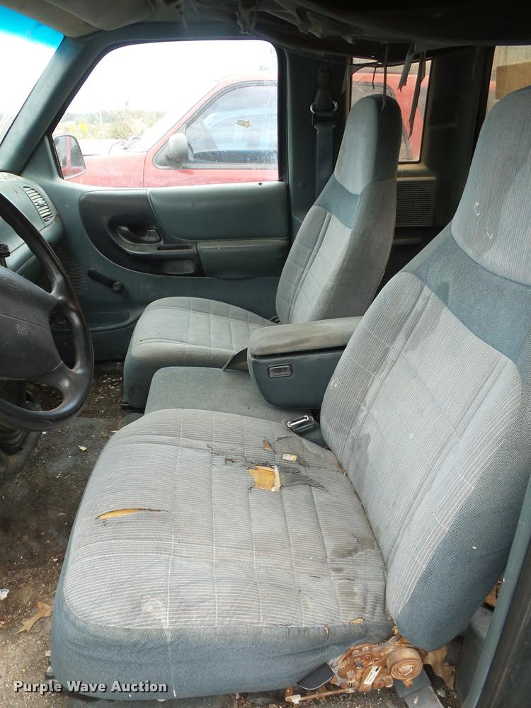 image for item L4302 1997 Ford Ranger SuperCab pickup truck