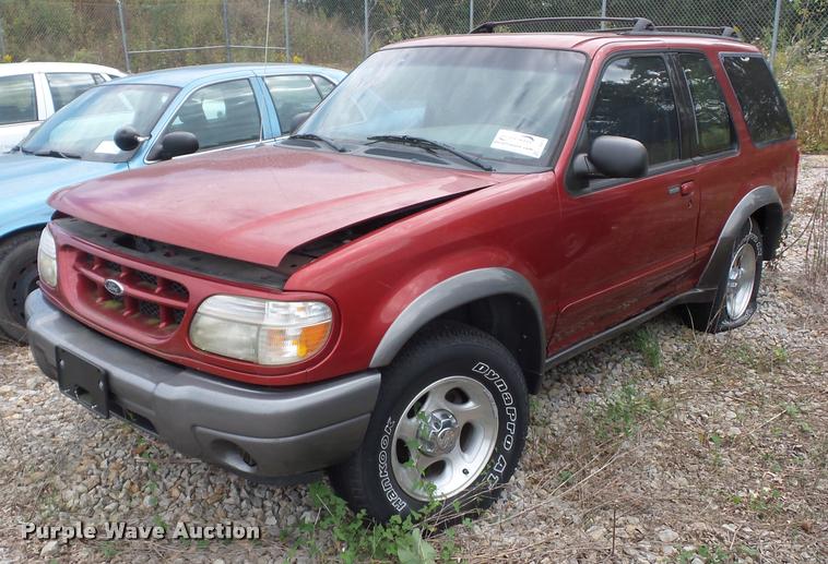 image for item L4303 2000 Ford Explorer SUV