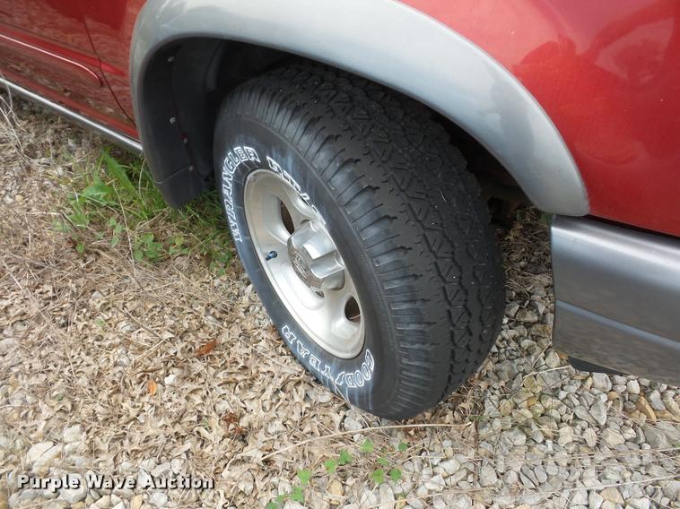 image for item L4303 2000 Ford Explorer SUV