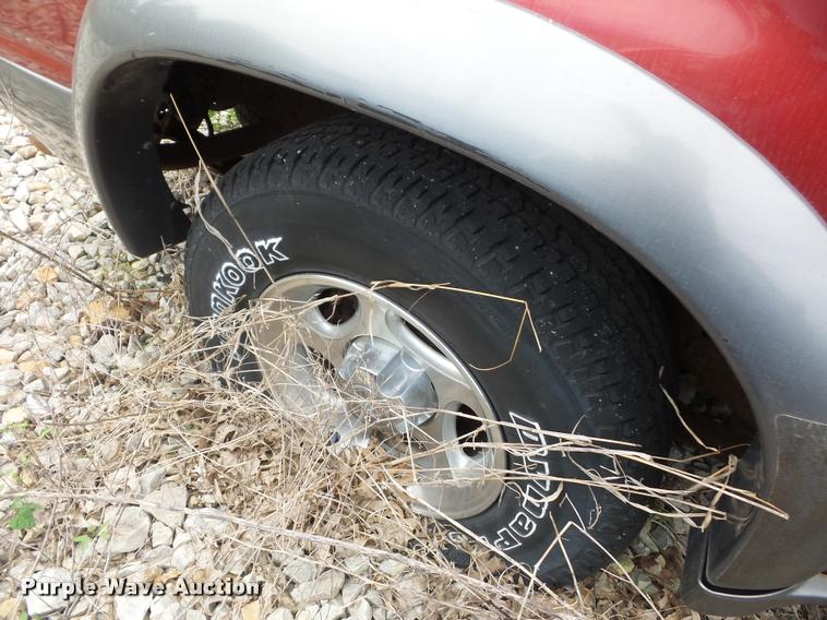 image for item L4303 2000 Ford Explorer SUV